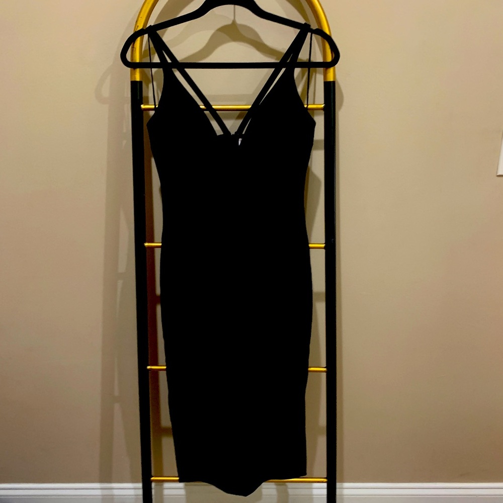 Black slim-fit cocktail dress